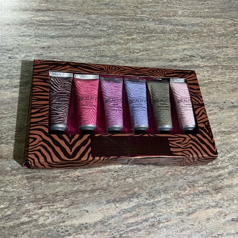 NIB Essential Beauty lotion set